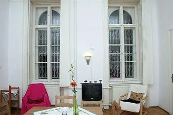 Ξενοδοχείο Alkotmany Street *