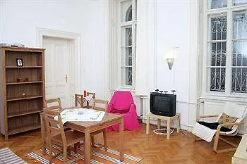 Ξενοδοχείο Alkotmany Street *