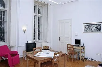 Ξενοδοχείο Alkotmany Street *