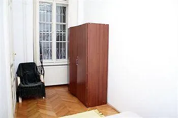 Alkotmany Street Отель