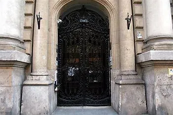 Alkotmany Street Szálloda Budapest