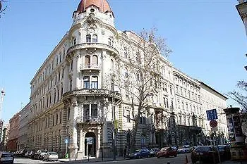 Отель Alkotmany Street *