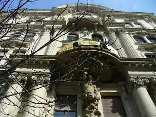 Alkotmany Street Отель *