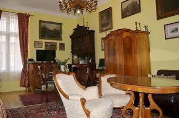 Alkotmany Street Отель