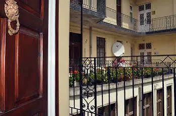 Alkotmany Street Отель