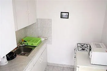 Alkotmany Street בודפשט