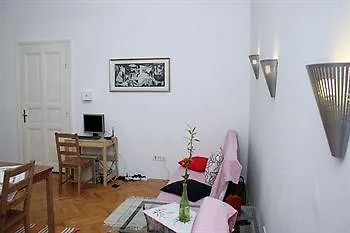 Alkotmany Street Hotel *